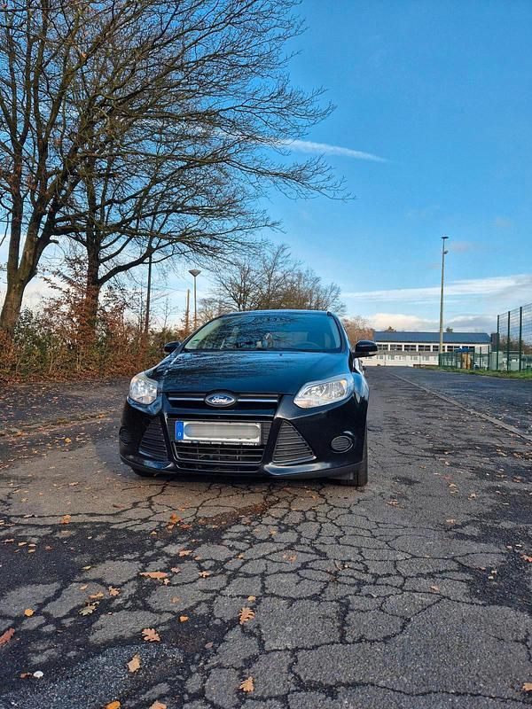Gebraucht Ford Focus 104 PS (76 kW) 2014 Schwarz Kleinwagen