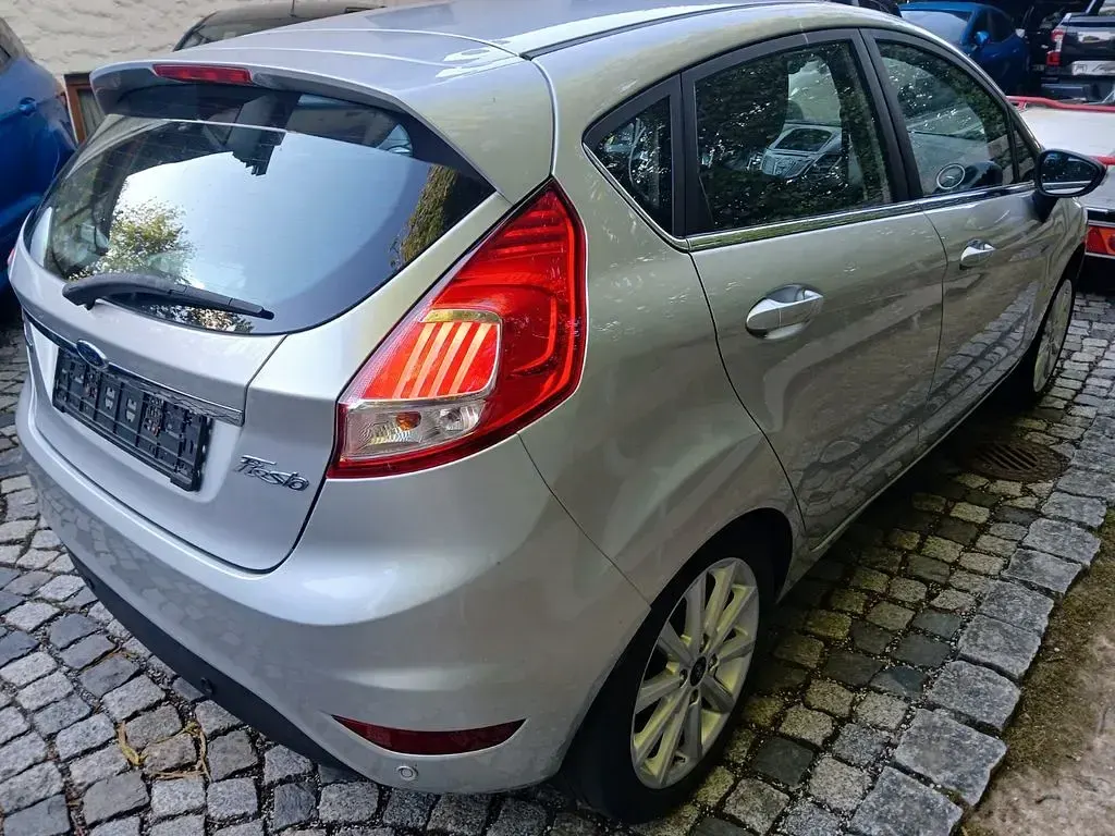 Gebraucht Ford Fiesta Titanium 101 PS (74 kW) 2017 Silber Kleinwagen