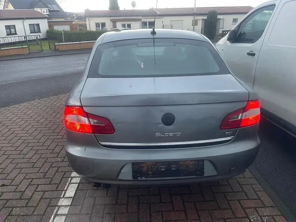 Gebraucht Skoda Superb Ambition 170 PS (125 kW) 2008 Grau Limousine