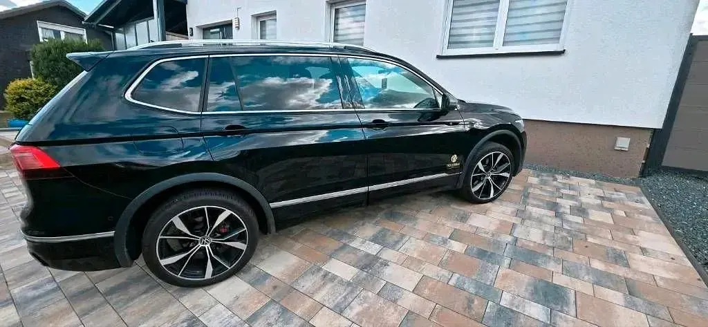 Gebraucht VW Tiguan Allspace R-line 200 PS (147 kW) 2022 Schwarz SUV