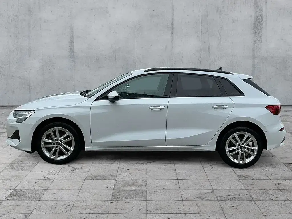 Usado Audi A3 Advanced 116 HP (85 kW) 2025 Branco Sedan