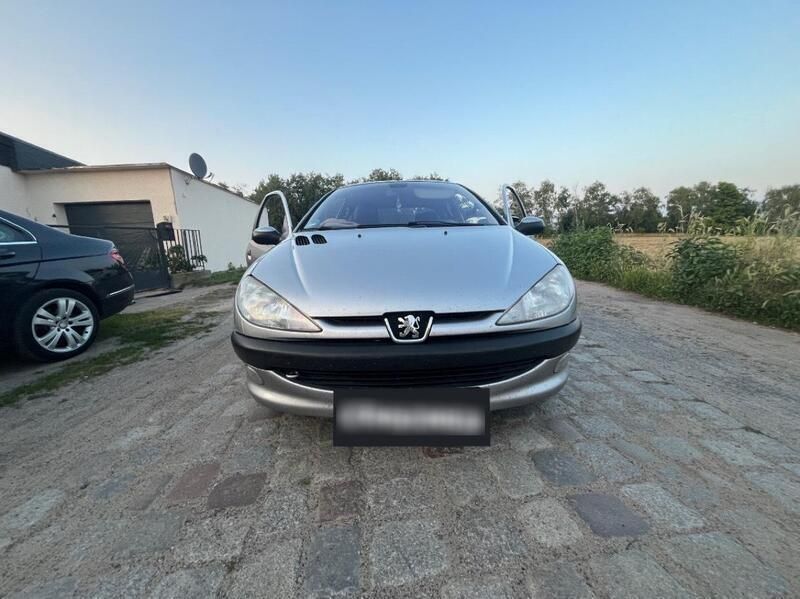Grau Gebraucht 2001 Peugeot 206 Coupé | 1.200 € (Fairer Preis) - Bild 1/4