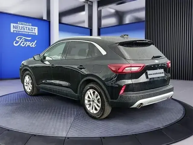 Używany Ford Kuga Titanium 186 KM (136 kW) 2024 Czarny SUV