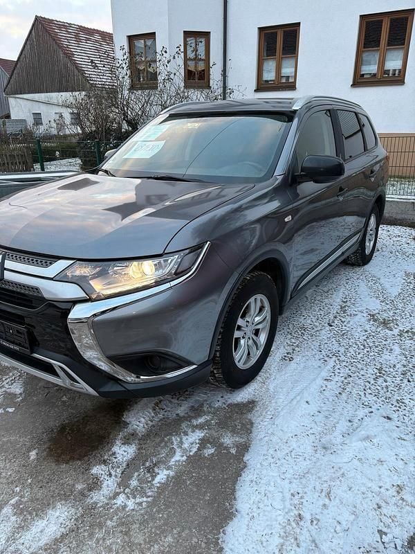 Gebraucht Mitsubishi Outlander 150 PS (110 kW) 2019 Grau SUV