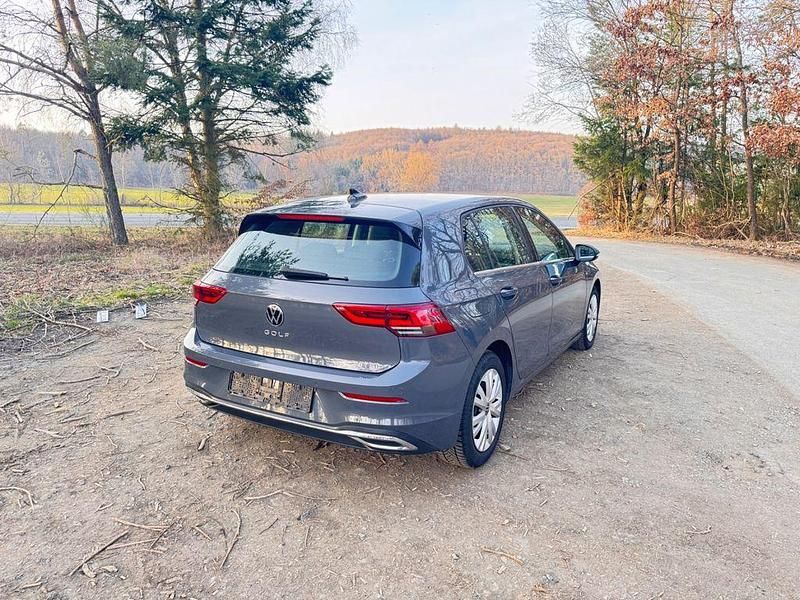 Gebraucht VW Golf VII Style 150 PS (110 kW) 2021 Grau Kleinwagen