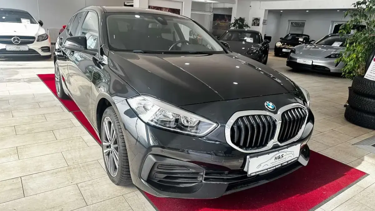 Gebraucht BMW 118 Advantage 140 PS (102 kW) 2020 Black sapphire Kleinwagen