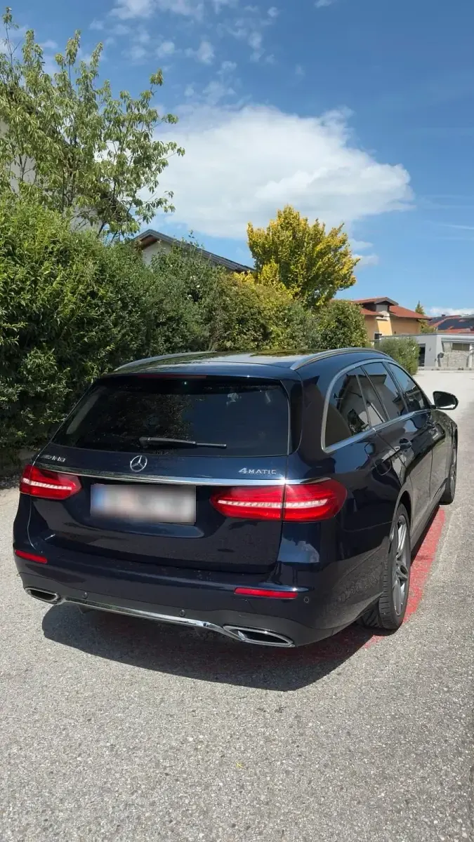 Gebraucht Mercedes E220 AMG line 194 PS (142 kW) 2018 Blau Kombi
