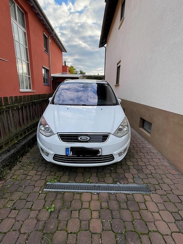 Weiß Gebraucht 2014 Ford Galaxy Van / Kleinbus | 10.500 € - Bild 1/4
