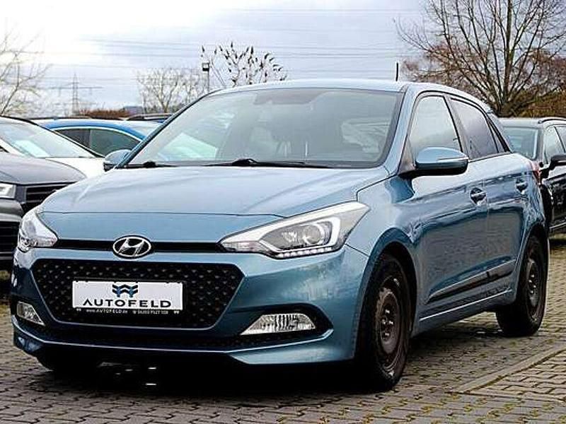 Gebraucht Hyundai i20 84 PS (61 kW) 2017 Blau Kleinwagen