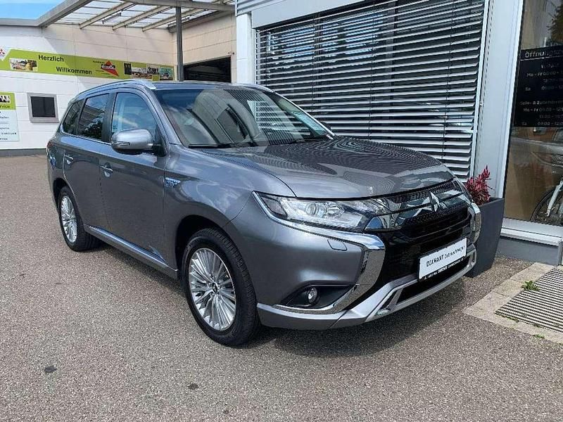 Platinumgrau Gebraucht 2020 Mitsubishi Outlander P-HEV Basis SUV | 19.980 € (Fairer Preis) - Bild 1/4