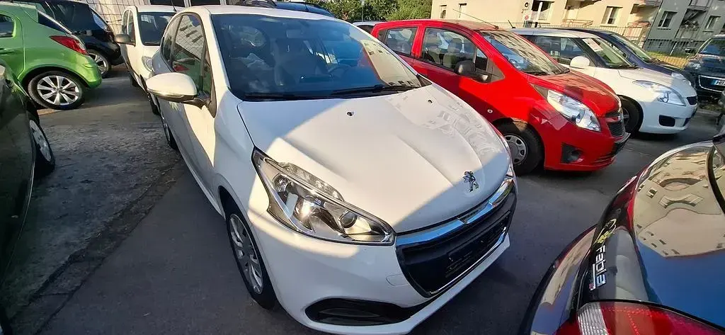 Gebraucht Peugeot 208 Active 82 PS (60 kW) 2016 Weiß Kleinwagen
