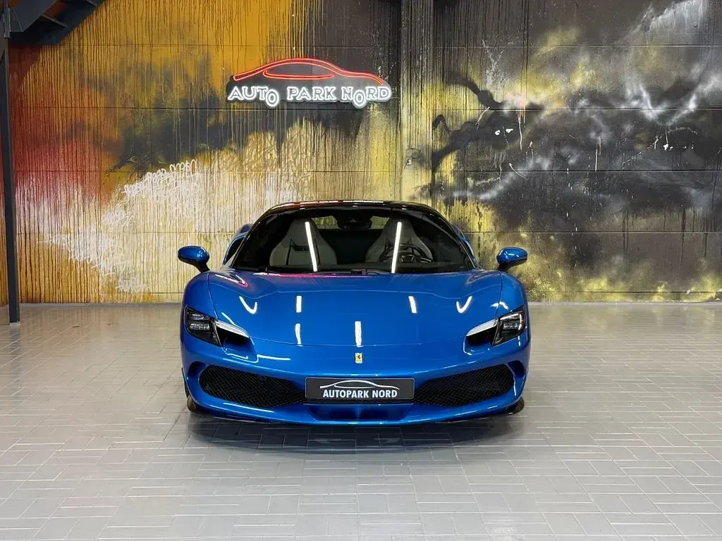 Second-hand Ferrari 296 829 CP (609 kW) 2022 Albastru Cabrio