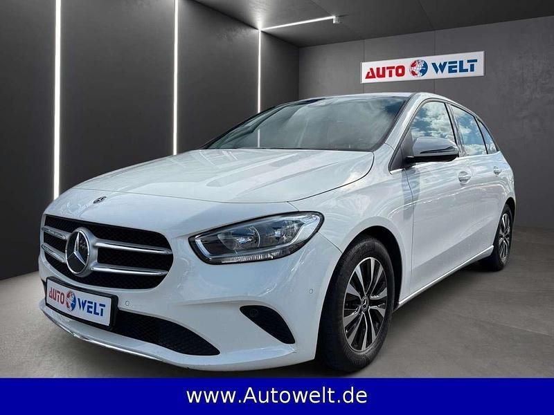 Weiß Gebraucht 2022 Mercedes B180 Van / Kleinbus | 19.990 € (Superpreis) - Bild 1/4