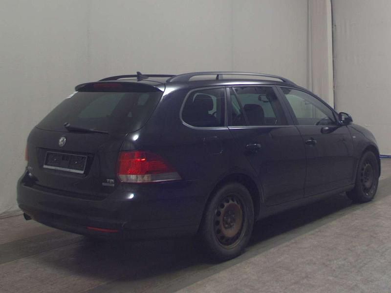 Gebraucht VW Golf VII Match 105 PS (77 kW) 2013 Deep black perleffekt Kombi