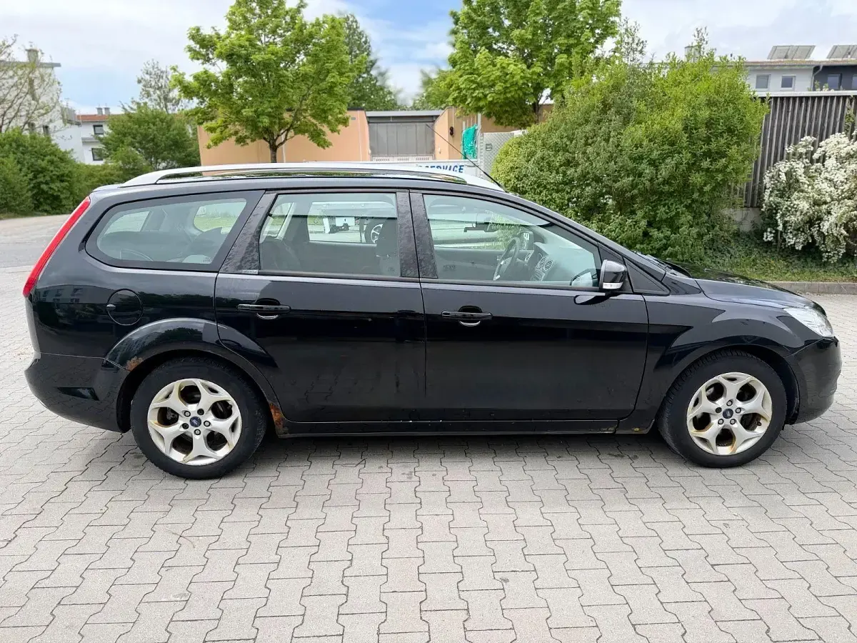 Używany Ford Focus 101 KM (74 kW) 2010 Czarny Kombi