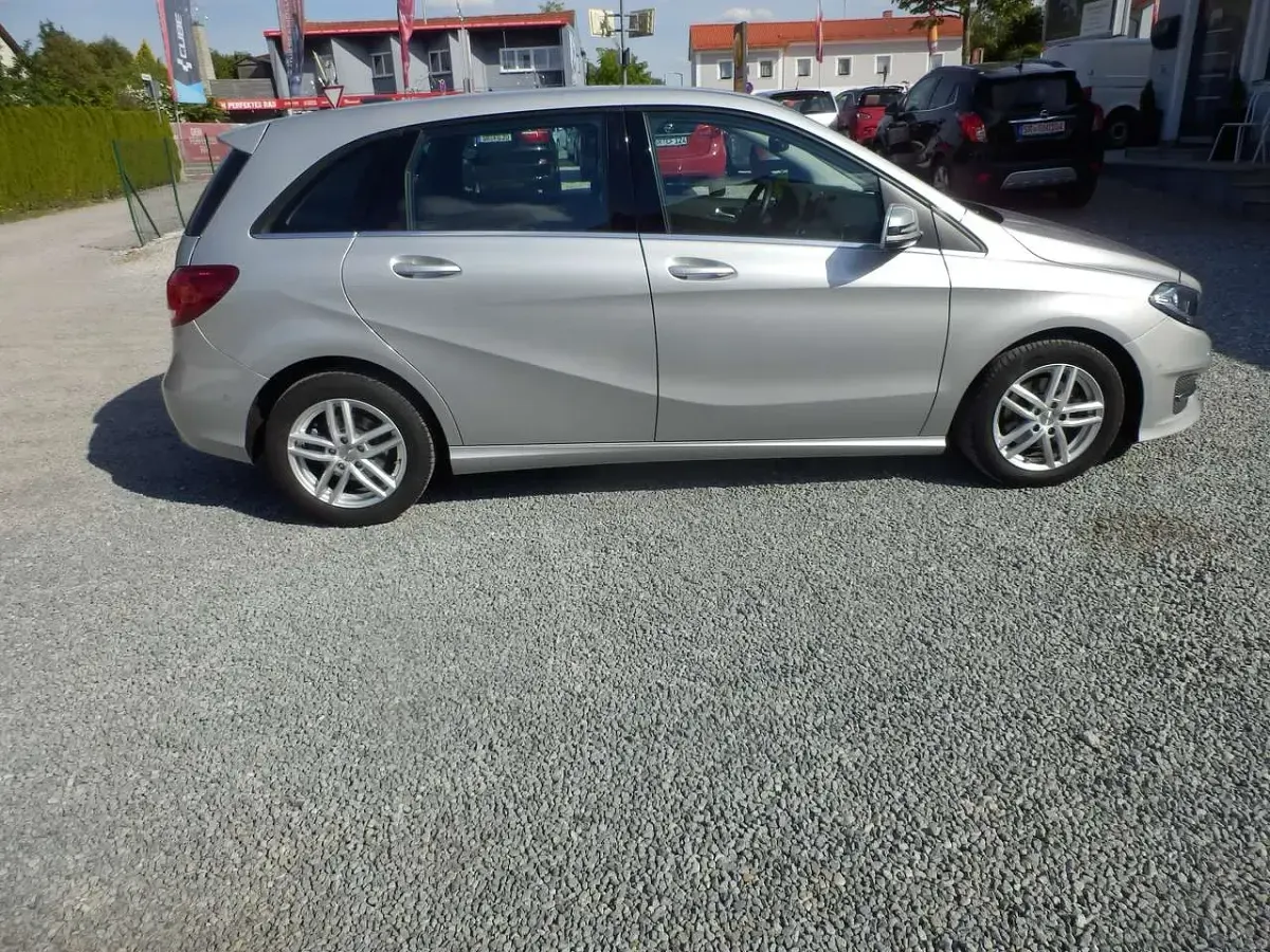 Gebraucht Mercedes B180 122 PS (89 kW) 2017 Polarsilber  metalliclack Van / Kleinbus