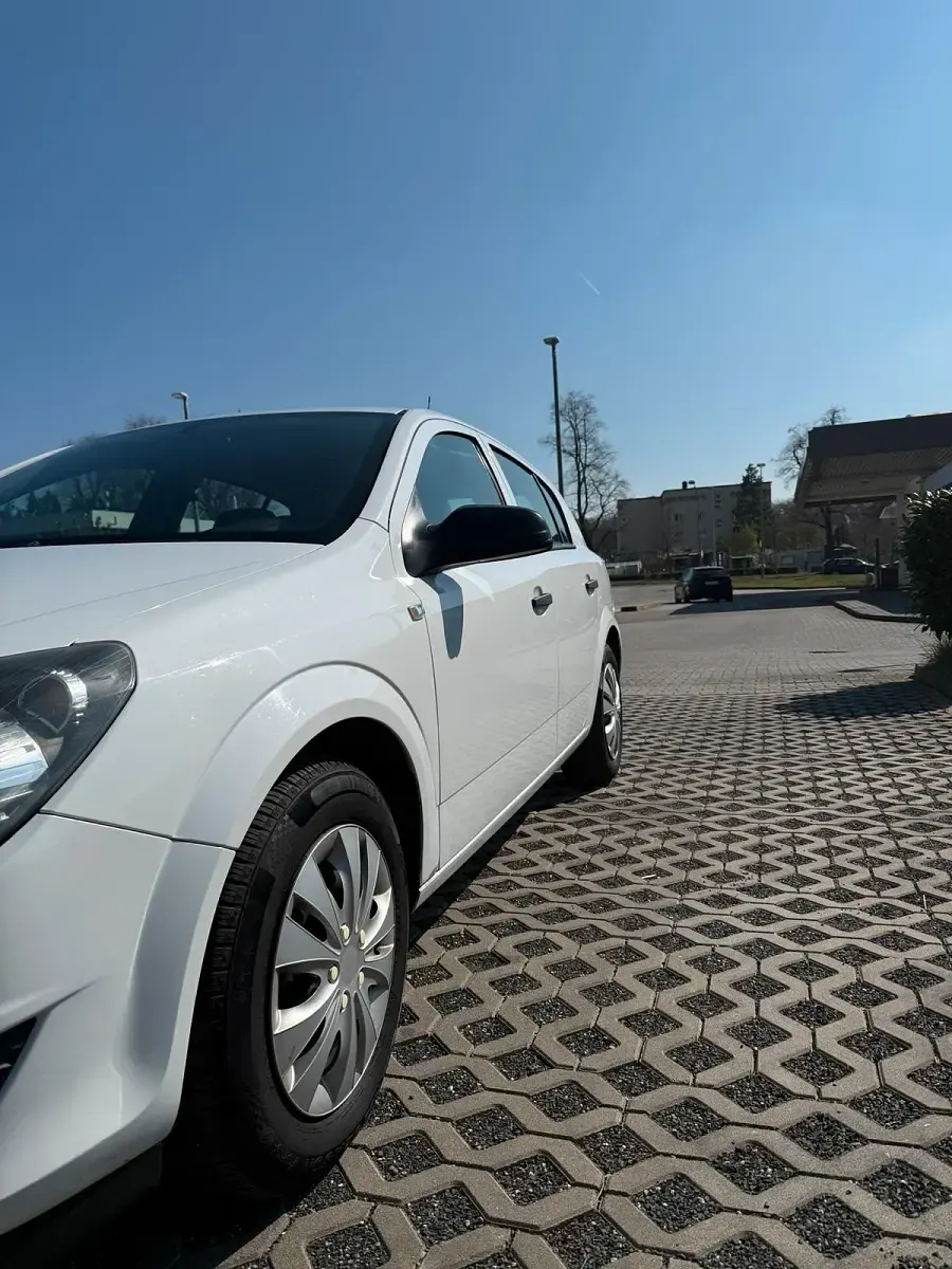 Usata Opel Astra 110 CV (80 kW) 2009 Bianco Utilitaria