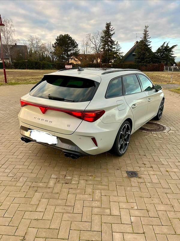 Gebraucht Cupra Leon VZ 333 PS (244 kW) 2025 Beige Kombi