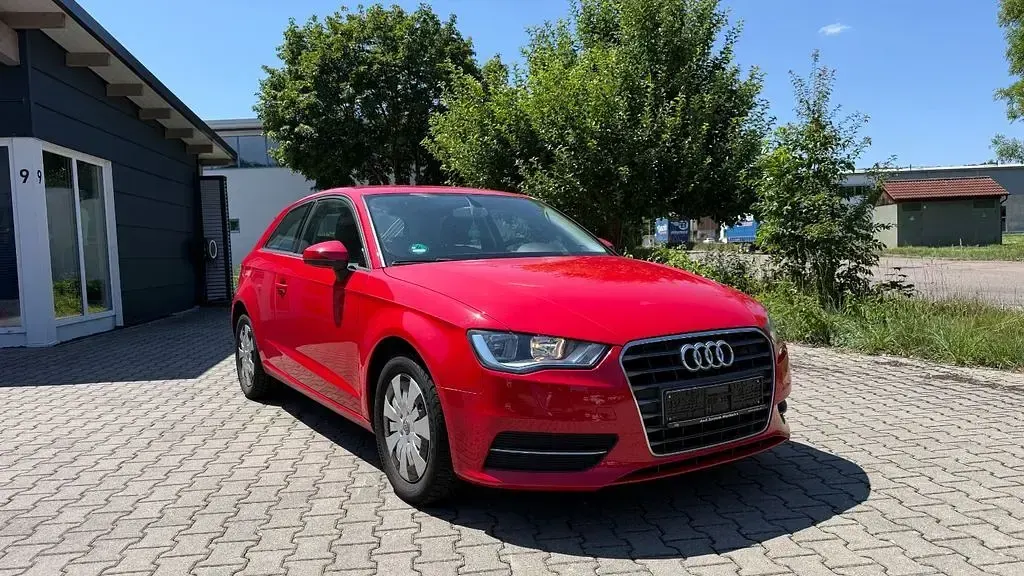 Gebraucht Audi A3 Attraction 105 PS (77 kW) 2013 Rot Kleinwagen