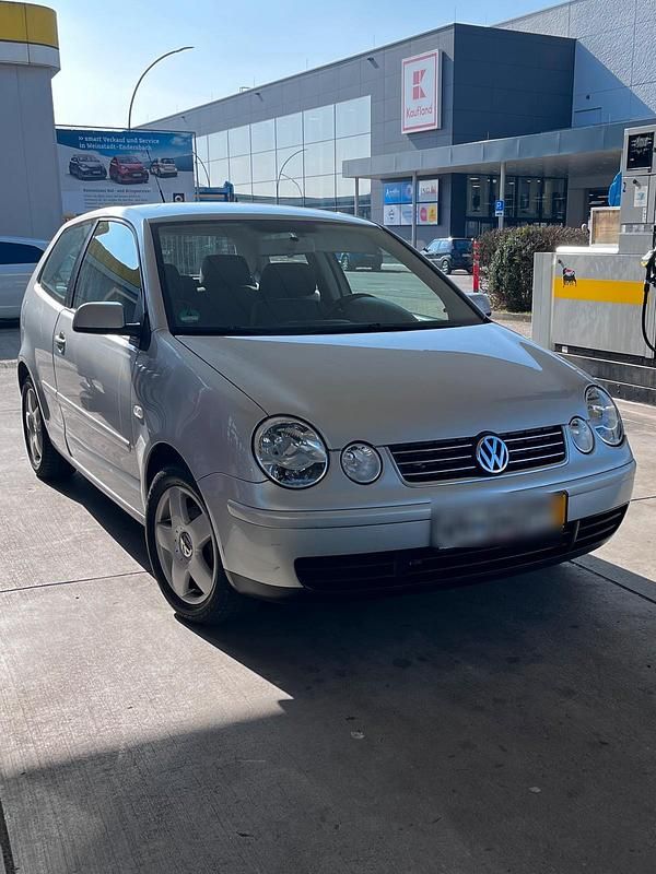 Silber Gebraucht 2004 VW Polo Limousine | 3.500 € (Etwas zu teuer) - Bild 1/4