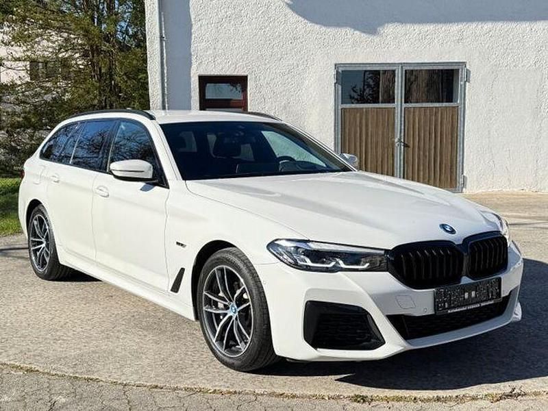Gebraucht BMW 530e Shadowline 292 PS (214 kW) 2022 Weiß Kombi