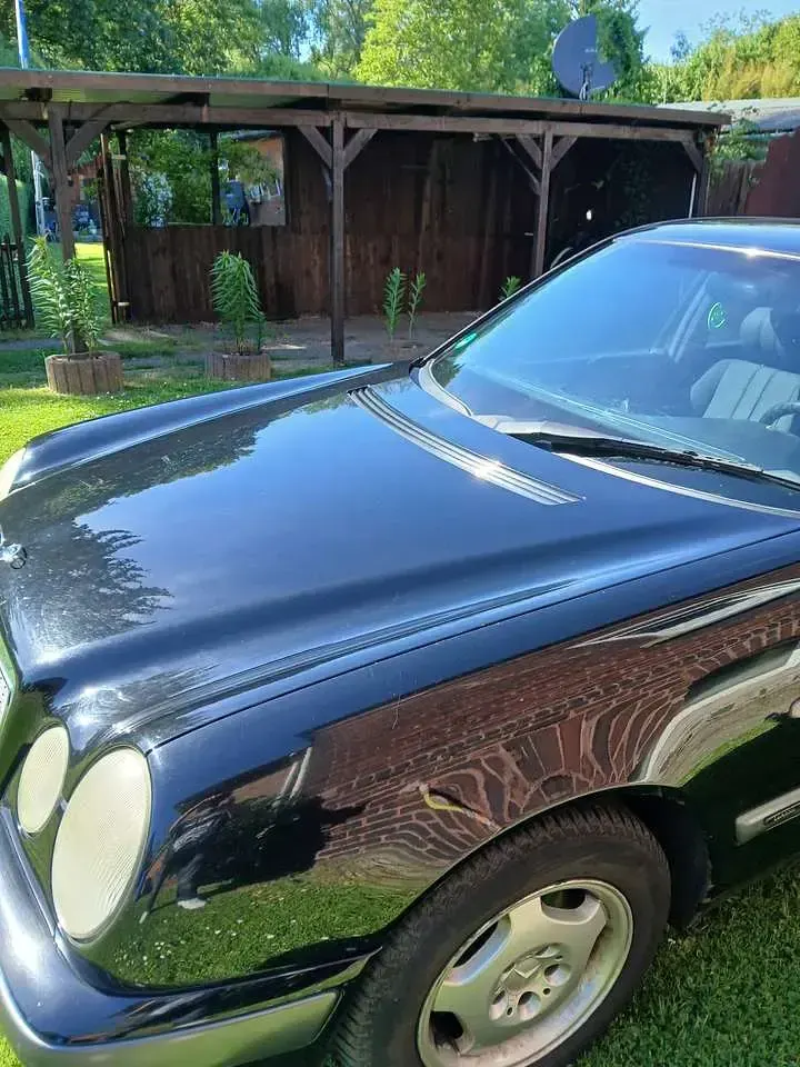 Second-hand Mercedes E200 Classic 136 CP (100 kW) 1997 Negru Berlinǎ