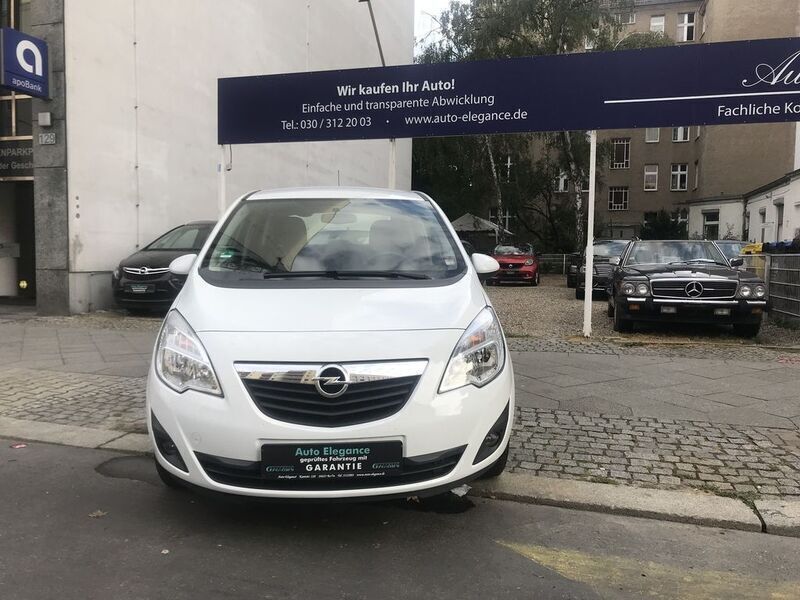 Weiß Gebraucht 2014 Opel Meriva Selection Van / Kleinbus | 7.980 € (Fairer Preis) - Bild 1/4