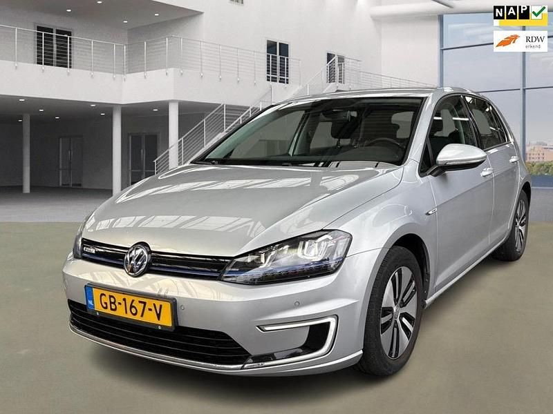 Grau Gebraucht 2015 VW e-Golf Kleinwagen | 9.500 € (Fairer Preis) - Bild 1/4