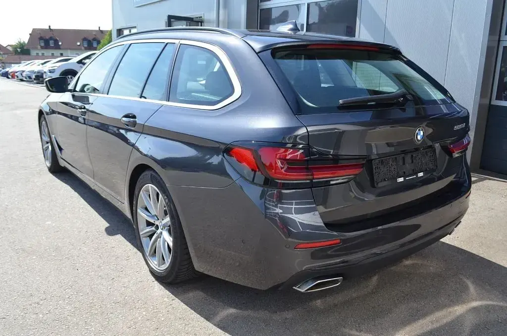 Gebraucht BMW 520 190 PS (139 kW) 2023 Grau Kombi