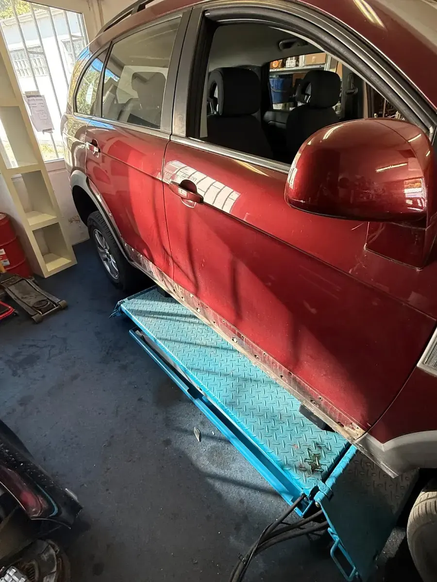 Gebraucht Chevrolet Captiva 136 PS (100 kW) 2009 Rot SUV