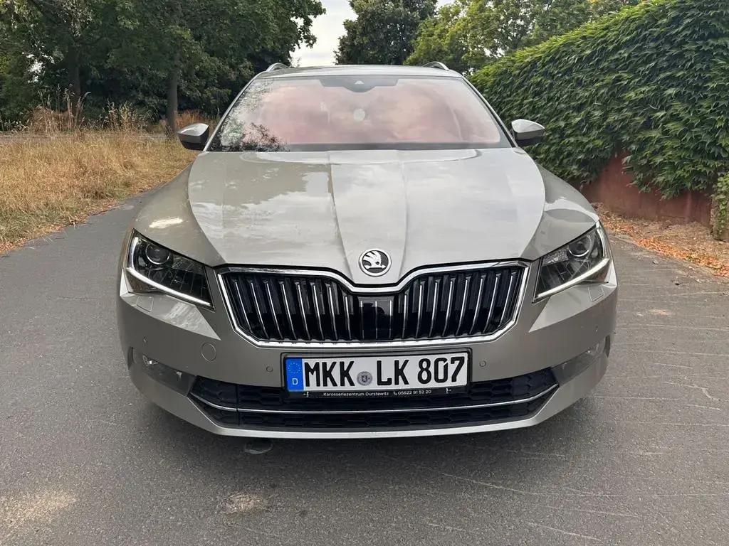 Gebraucht Skoda Superb LAURIN & KLEMENT 190 PS (139 kW) 2017 Beige Kombi