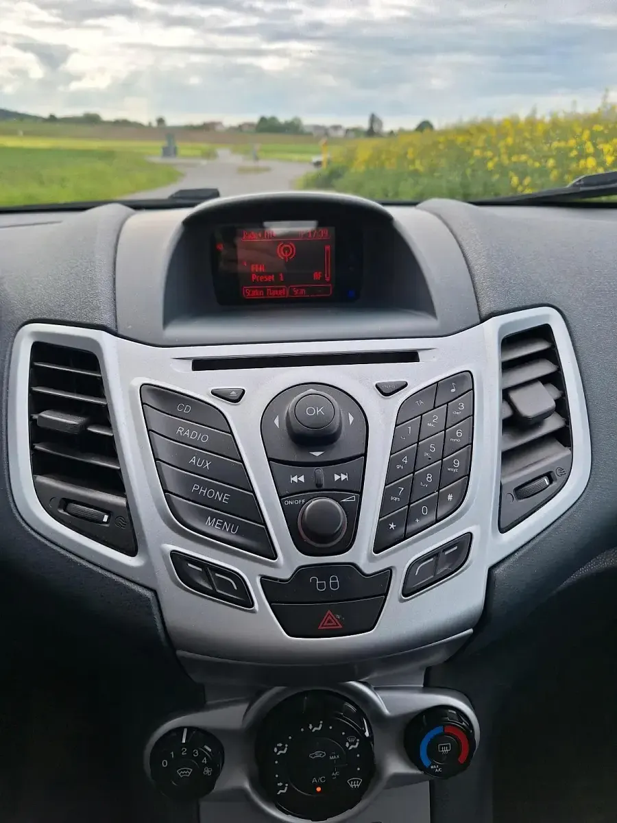 Gebraucht Ford Fiesta 82 PS (60 kW) 2012 Andere farben Kleinwagen