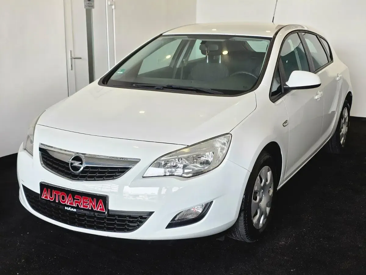 Gebraucht Opel Astra Design Edition 87 PS (63 kW) 2012 Weiß Limousine