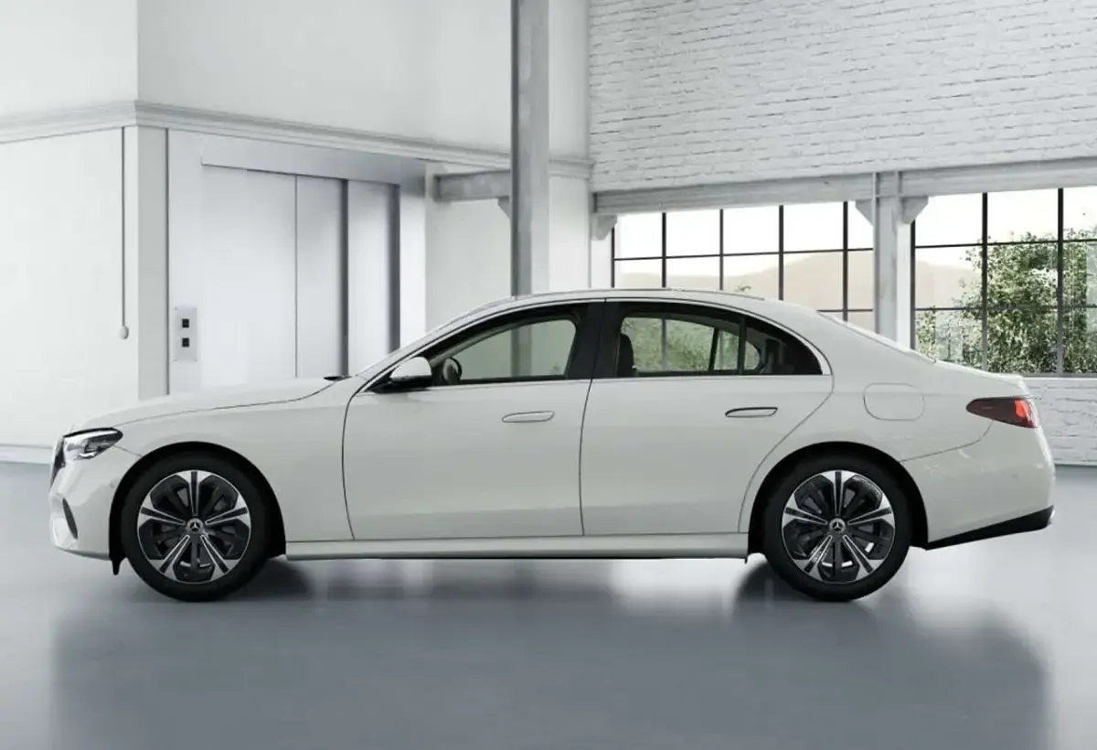 Gebraucht Mercedes E400 252 PS (185 kW) 2025 Unilack polarweiß Limousine