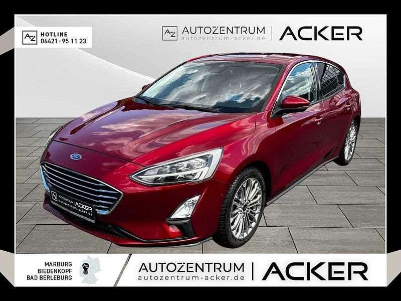 Ruby rot Gebraucht 2019 Ford Focus Titanium Limousine | 16.680 € (Fairer Preis) - Bild 1/1