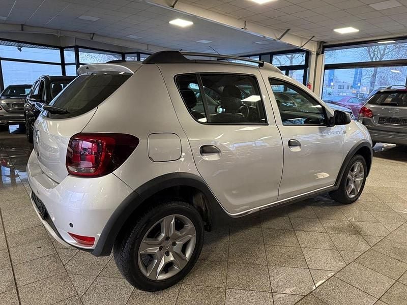 Gebraucht Dacia Sandero Stepway 90 PS (66 kW) 2017 Silber SUV