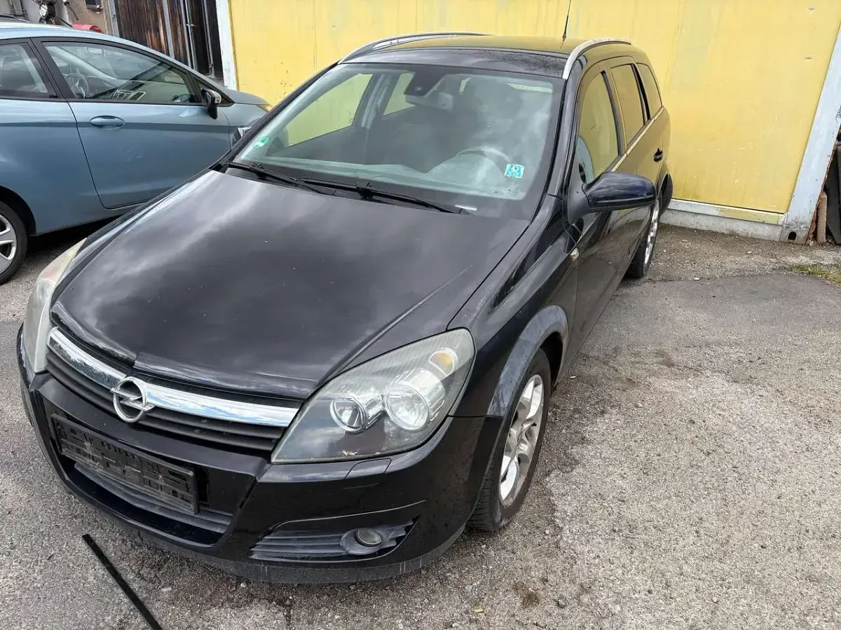 Gebraucht Opel Astra 105 PS (77 kW) 2004 Schwarz Kombi