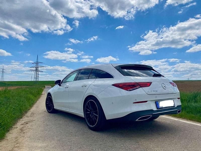 Weiß Gebraucht 2020 Mercedes CLA200 Shooting Brake Kombi | 25.250 € (Superpreis) - Bild 1/4