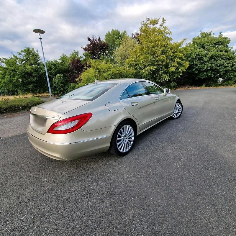 Gebraucht Mercedes CLS350 265 PS (194 kW) 2011 Gold Limousine