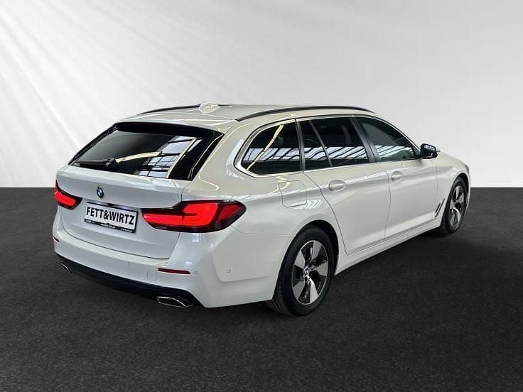 Gebraucht BMW 520 Efficient Dynamics 190 PS (139 kW) 2022 Mineralweiss metallic Kombi