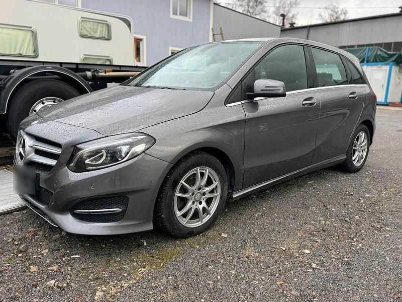 Gebraucht Mercedes B200 136 PS (100 kW) 2016 Grau Van / Kleinbus