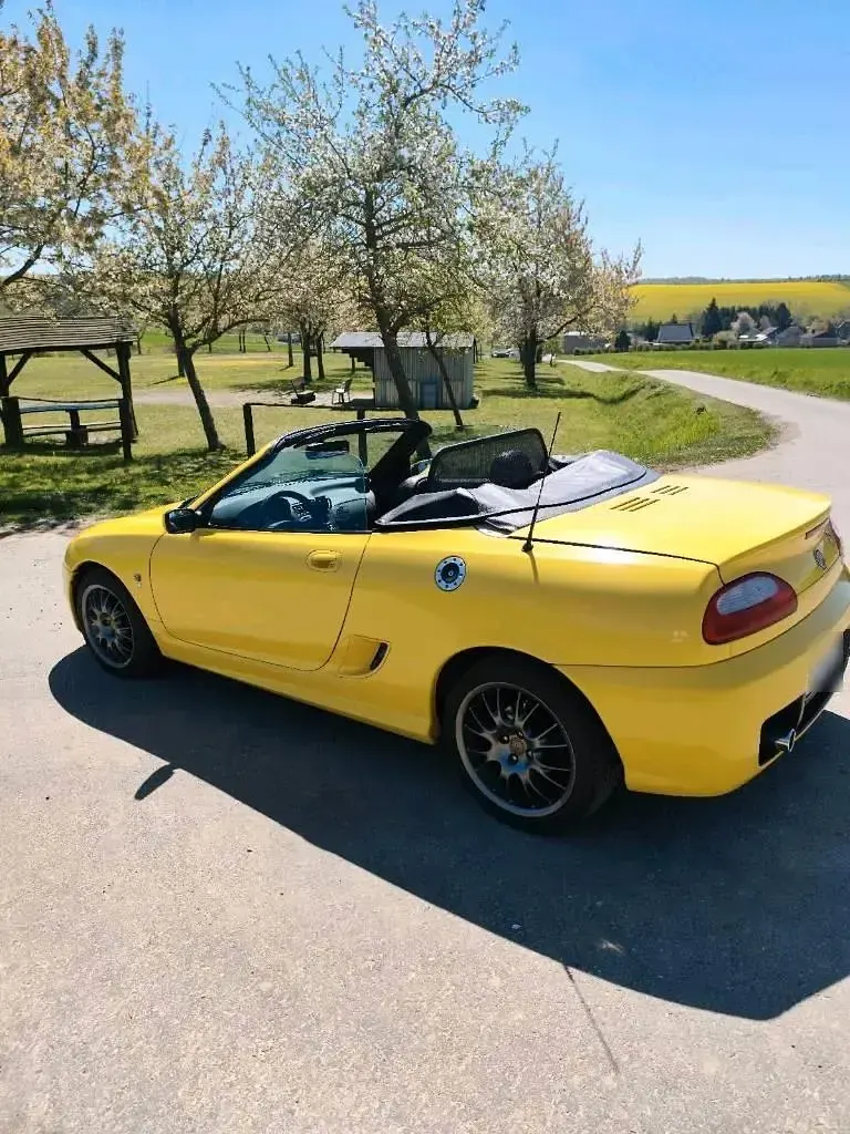 Używany MG TF 135 KM (99 kW) 2003 Żółty Kabriolet