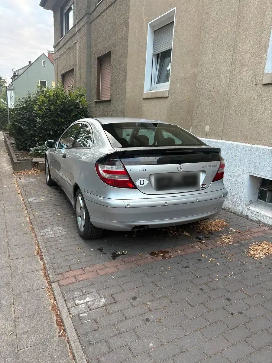 Gebraucht Mercedes C180 136 PS (100 kW) 2005 Silber Coupé