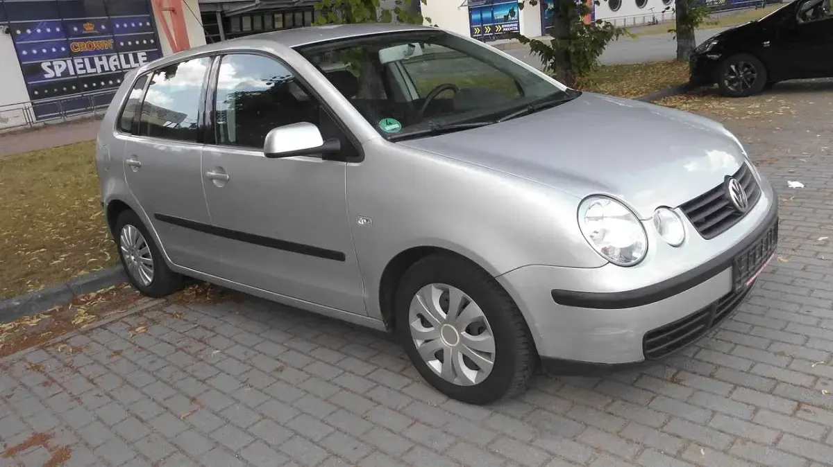 Gebraucht VW Polo Highline 64 PS (47 kW) 2002 Silber Limousine