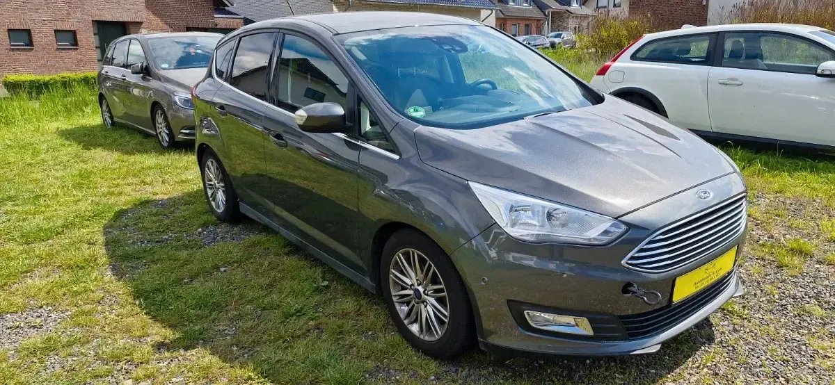 Gebraucht Ford C-MAX Titanium 125 PS (91 kW) 2017 Braun Van / Kleinbus