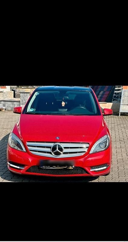 Gebraucht Mercedes B200 140 PS (102 kW) 2013 Rot Van / Kleinbus