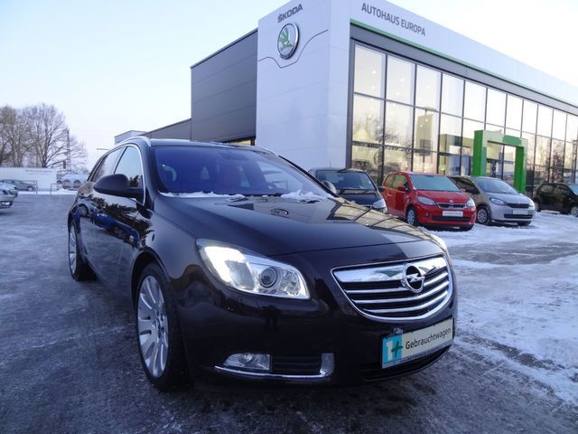 Braun metallic Gebraucht 2012 Opel Insignia Kombi | 17.450 € - Bild 1/4
