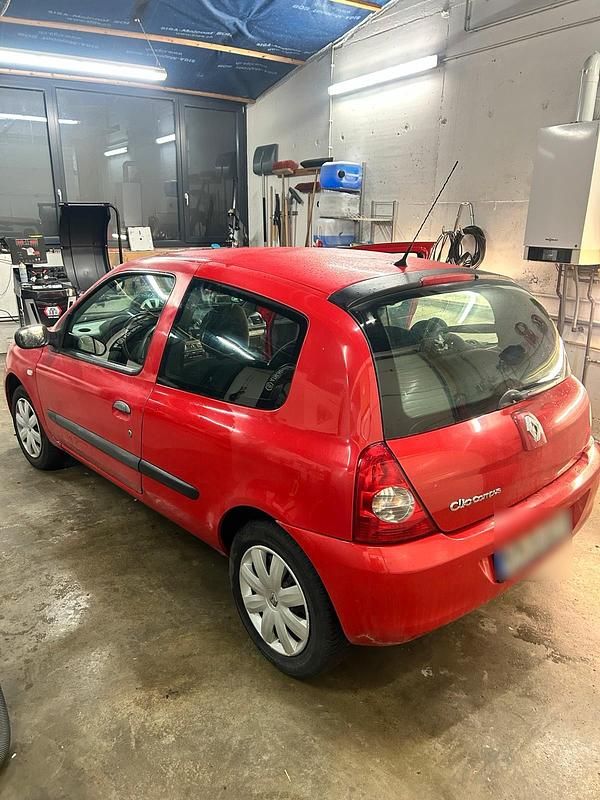 Gebraucht Renault Clio II 58 PS (42 kW) 2006 Rot Kleinwagen