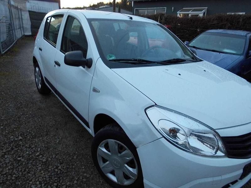 Gebraucht Dacia Sandero 75 PS (55 kW) 2012 Weiß Limousine
