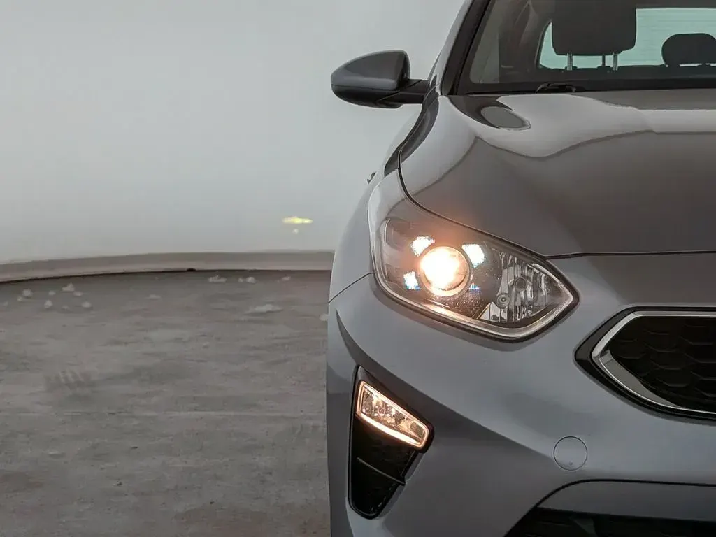 Używany Kia Ceed Vision 120 KM (88 kW) 2019 Srebrny Hatchback